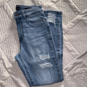 Guess Kate Skinny. Ripped. Mid rise Size 26
